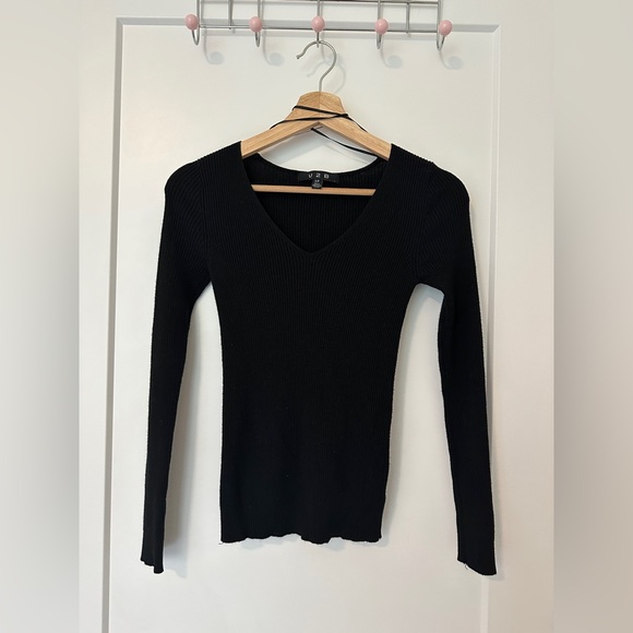 Long sleeve black v neck - Picture 3 of 8